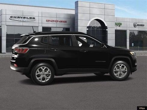 New 2024 Jeep Compass Latitude w/ Convenience Group AWD/4WD image 15