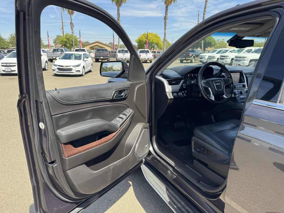 Used 2017 GMC Yukon SLE w/ SLE Value Package AWD/4WD image 24