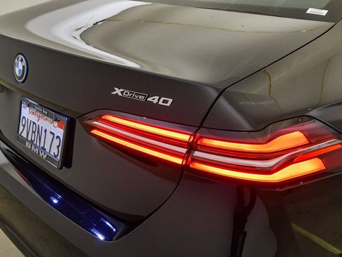 Used 2025 BMW i5 xDrive40 w/ Premium Package image 12