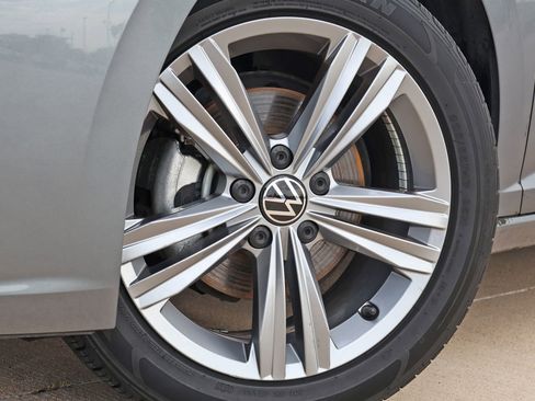 Used 2024 Volkswagen Jetta SE FWD image 12
