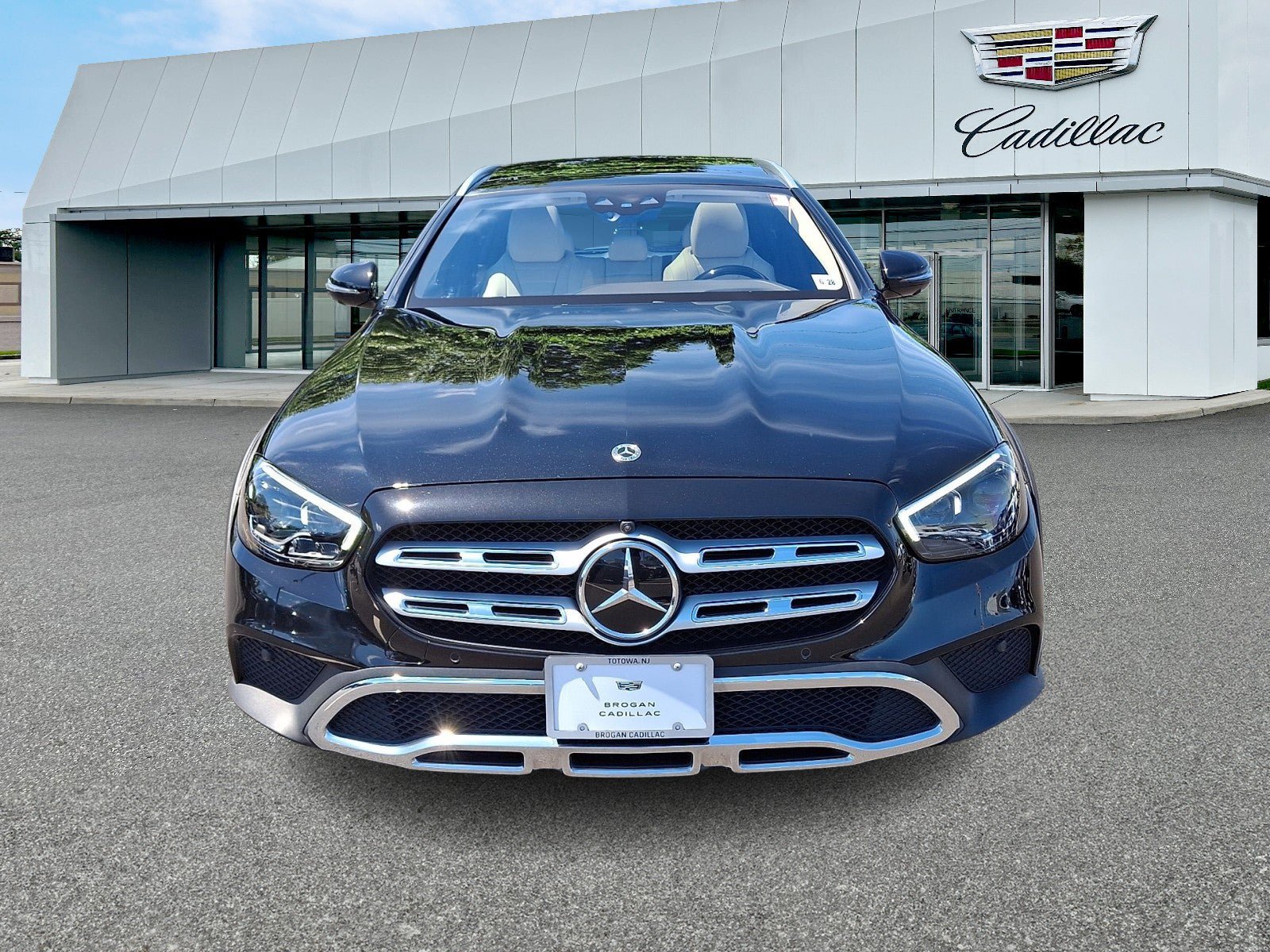 Used 2022 Mercedes-Benz E 450 4MATIC All-Terrain Wagon image 2