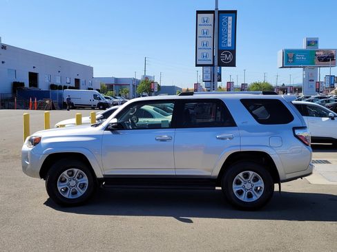 Used 2022 Toyota 4Runner SR5 Premium image 8