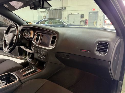 Used 2020 Dodge Charger Scat Pack w/ Dynamics Package RWD image 17