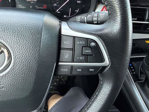 Used 2025 Toyota Sienna XLE w/ XLE Plus Package AWD/4WD image 28