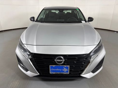 Used 2024 Nissan Altima 2.5 SV FWD image 3