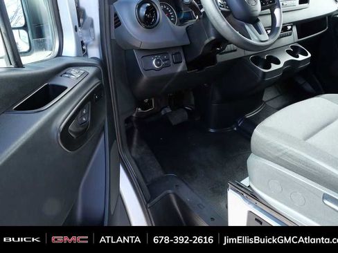 Used 2024 Mercedes-Benz Sprinter 2500 image 8