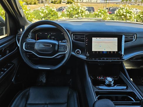 Used 2024 Jeep Wagoneer Series II w/ Flexible Seating Group image 24