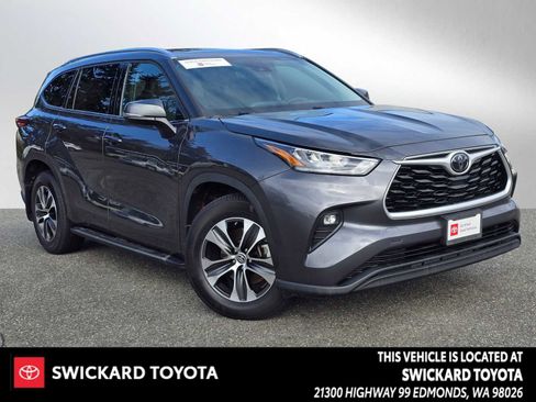 Certified 2020 Toyota Highlander XLE image 1