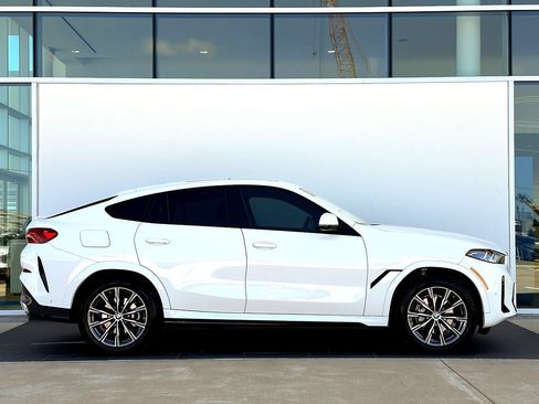 Used 2026 BMW X6 xDrive40i w/ Premium Package AWD/4WD image 3