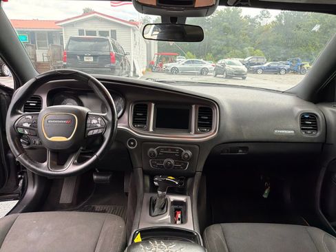 Used 2019 Dodge Charger SXT w/ Plus Group RWD image 9