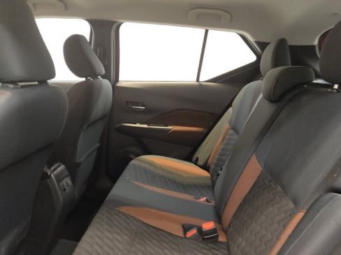 Used 2022 Nissan Kicks SR w/ Interior Electronics Package FWD image 18