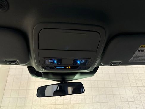Used 2023 Ford Explorer XLT w/ Equipment Group 202A AWD/4WD image 29