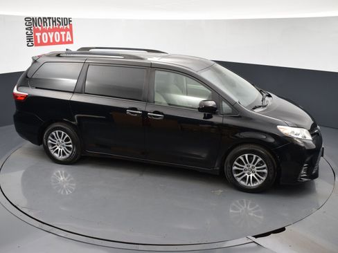 Used 2020 Toyota Sienna XLE image 27