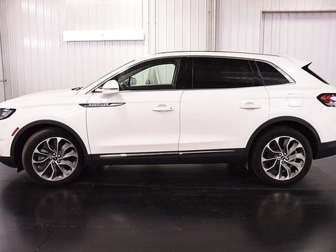 Used 2022 Lincoln Nautilus Reserve image 4