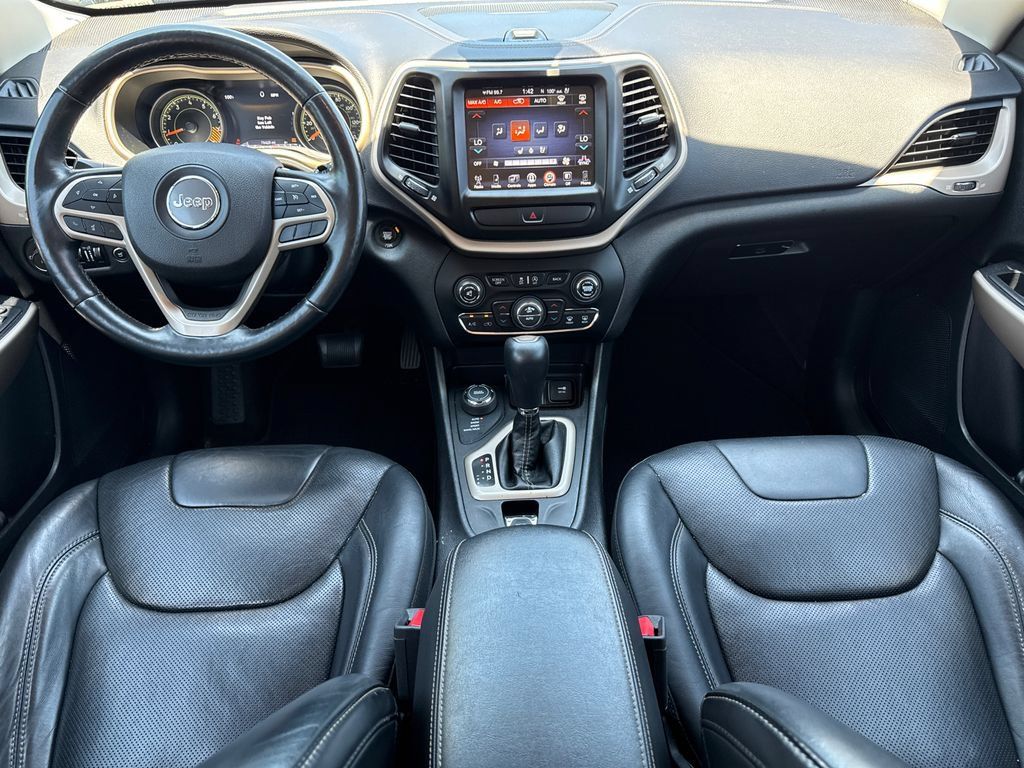 Used 2017 Jeep Cherokee Limited w/ Luxury Group AWD/4WD image 21