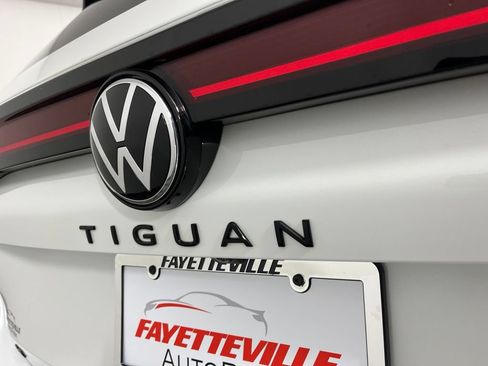 Used 2026 Volkswagen Tiguan SE R-Line AWD/4WD image 19