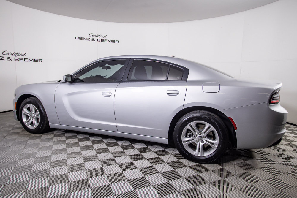 Used 2022 Dodge Charger SXT w/ Driver Convenience Group RWD image 11