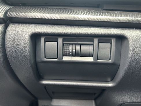 Used 2025 Subaru Crosstrek 2.0i Premium AWD/4WD image 18