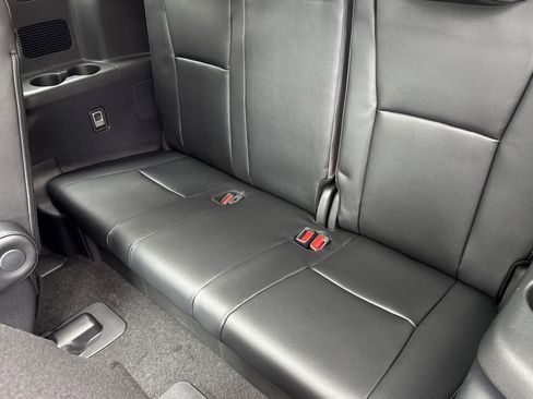 New 2026 Toyota Highlander Platinum AWD/4WD image 17