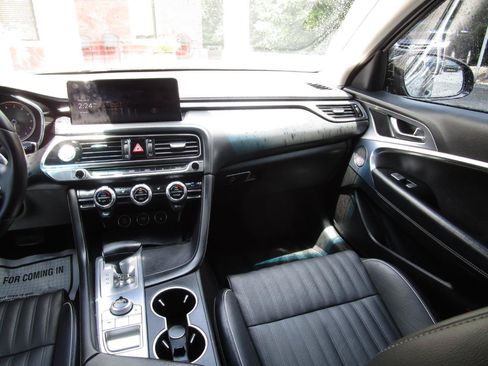 Used 2022 Genesis G70 2.0T w/ Prestige Package RWD image 10