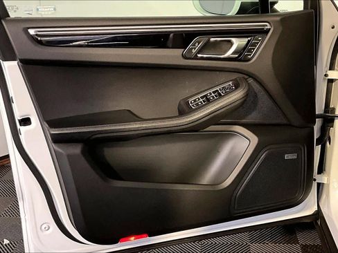 Used 2020 Porsche Macan S AWD/4WD image 22