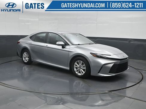 Used 2025 Toyota Camry LE FWD image 4