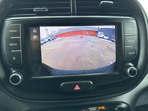 Used 2022 Kia Soul LX image 8