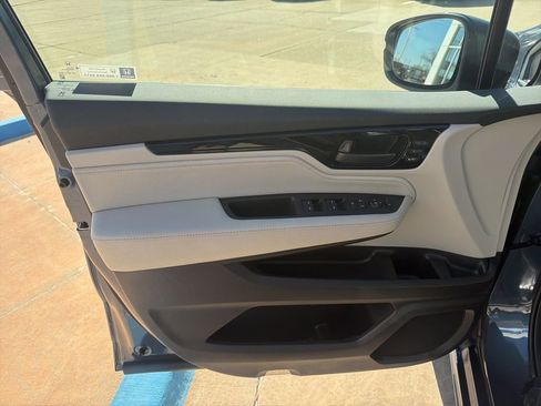 New 2026 Honda Odyssey Touring image 6