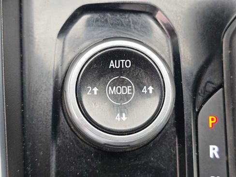 Used 2024 Chevrolet Colorado Z71 w/ Z71 Convenience Package 2 AWD/4WD image 36