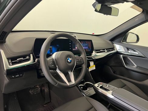 Used 2025 BMW X1 xDrive28i w/ Convenience Package AWD/4WD image 4