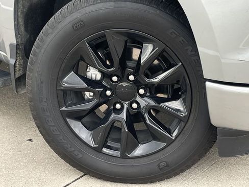 Used 2024 Chevrolet Silverado 1500 Custom RWD image 9