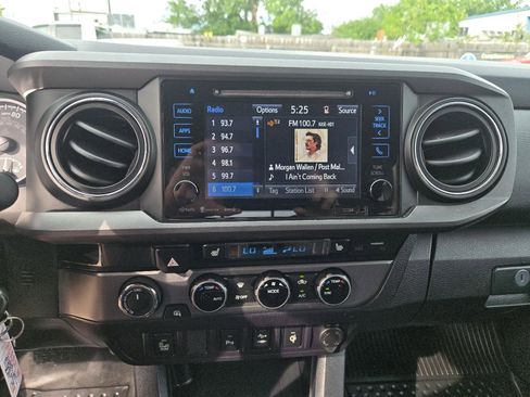 Used 2017 Toyota Tacoma TRD Sport w/ Premium & Technology Package AWD/4WD image 15