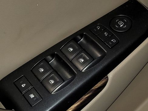 Used 2017 GMC Yukon SLT AWD/4WD image 27