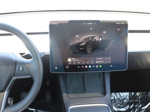 Used 2025 Tesla Model Y Long Range RWD image 16