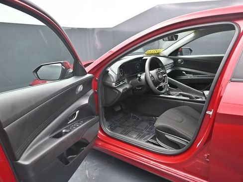 Used 2024 Hyundai Elantra SEL FWD image 11