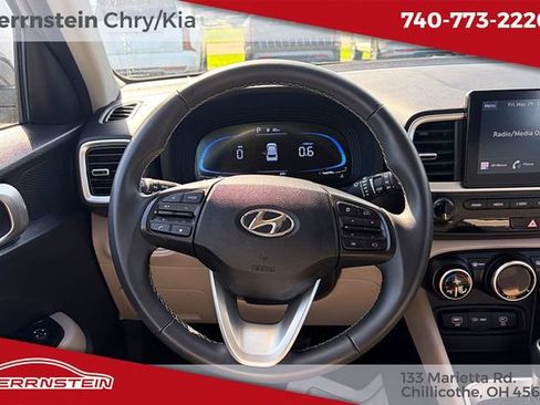 Used 2024 Hyundai Venue SEL FWD image 8