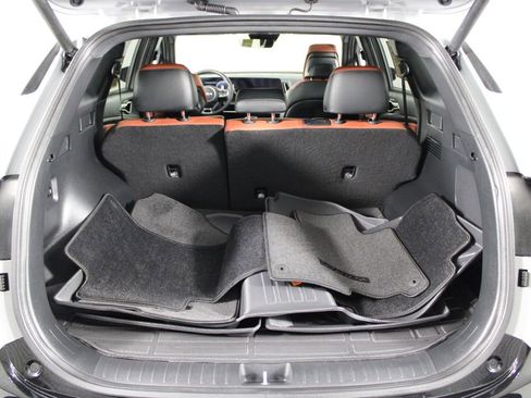 Used 2025 Kia Sportage SX image 16