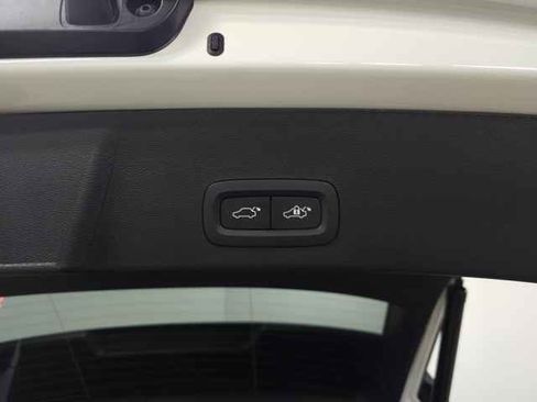 Certified 2025 Volvo XC40 B5 Plus image 11