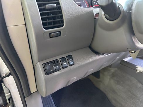 Used 2013 Nissan Frontier SV AWD/4WD image 19