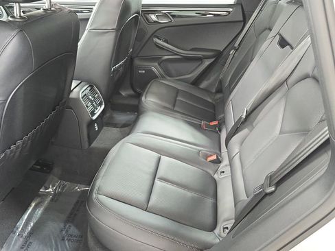 Certified 2025 Porsche Macan AWD/4WD image 24