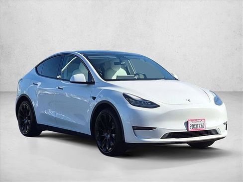 Used 2023 Tesla Model Y Long Range AWD/4WD image 3