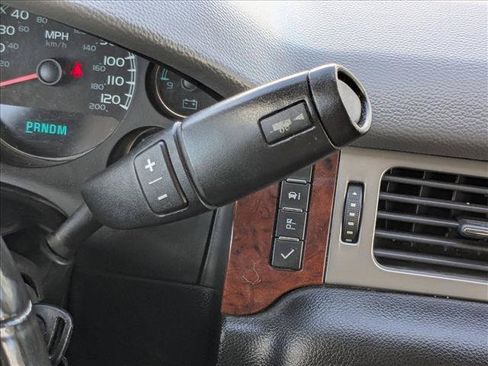 Used 2013 Chevrolet Suburban LT RWD image 12