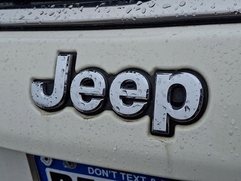 Used 2019 Jeep Compass Latitude image 30