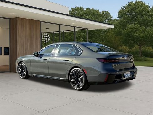 Used 2025 BMW 740i w/ Premium Package image 11