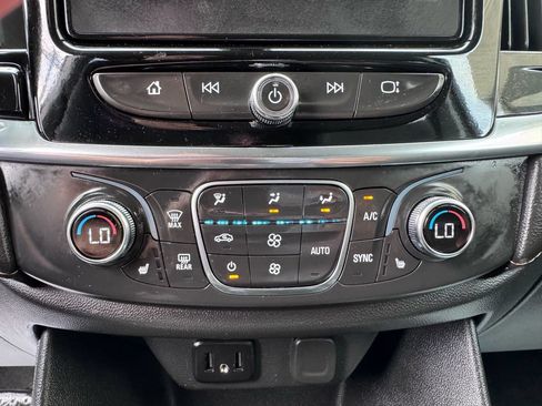 Used 2020 Chevrolet Traverse LT w/ LPO, Floor Liner Package AWD/4WD image 24