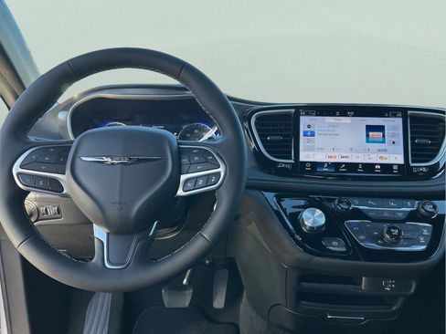 New 2026 Chrysler Pacifica Select image 10