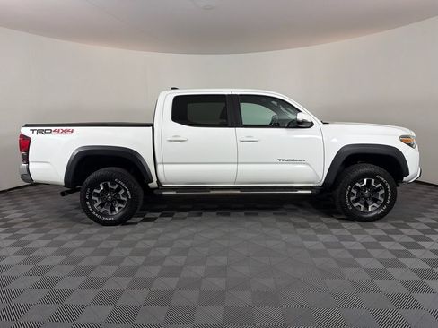Used 2019 Toyota Tacoma TRD Off-Road AWD/4WD image 2
