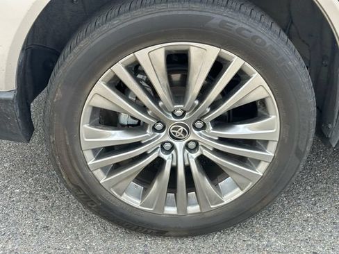 Used 2023 Toyota Venza Limited AWD/4WD image 14