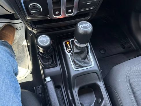 Used 2020 Jeep Wrangler Sport AWD/4WD image 17