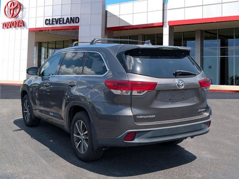 Used 2017 Toyota Highlander XLE AWD/4WD image 5